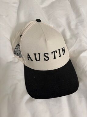 Austin Two-Tone Baseball Cap - Cream & Black